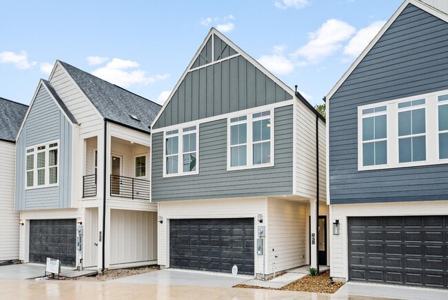 Building Photo - 6116 De Campo St