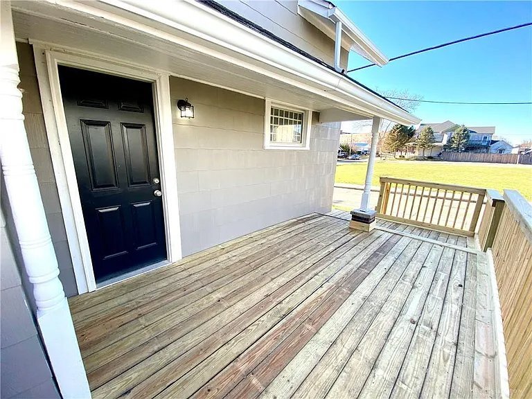 Building Photo - 100 E 3rd St