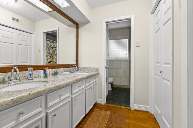 Building Photo - 3641 Deal St