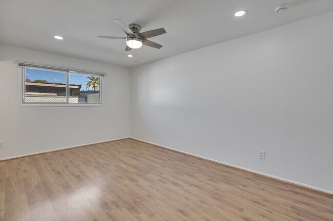 Building Photo - Scottsdale Townhome Now Available!