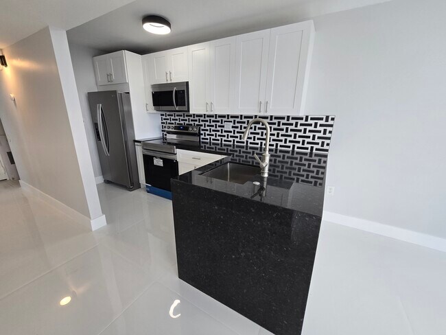 Building Photo - 1700 NW North River Dr