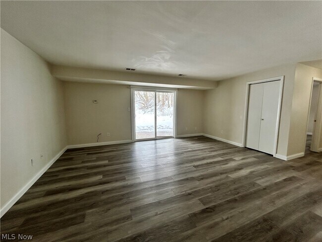 Building Photo - 213 Concord Ct