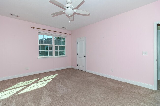 Building Photo - 4025-4025 Stowe Dr