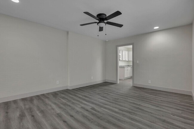 Building Photo - 807-809 E Deshler Ave