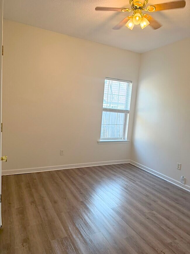 Building Photo - 7751 Lipscomb Dr