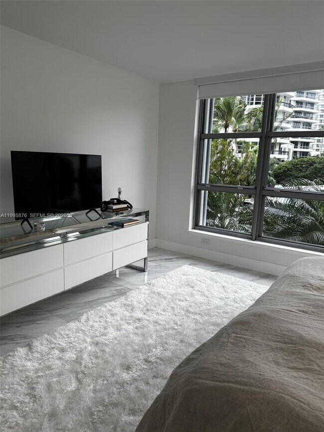 Building Photo - 19195 NE 36th Pl