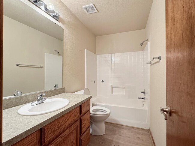 Building Photo - 14021 Harvest Cir