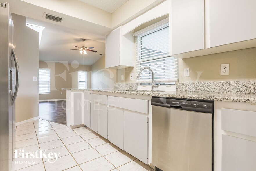 Building Photo - 23502 Shelby Ave