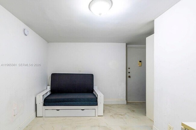 Building Photo - 3140 S Ocean Dr