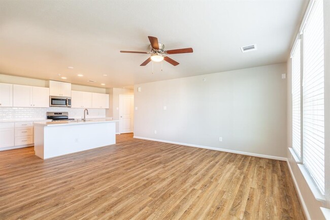 Building Photo - 211 Park Place Cir