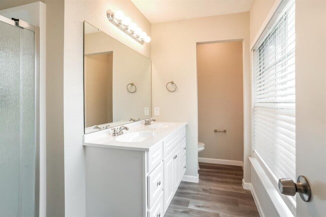 Building Photo - 9618 Poynes Dr