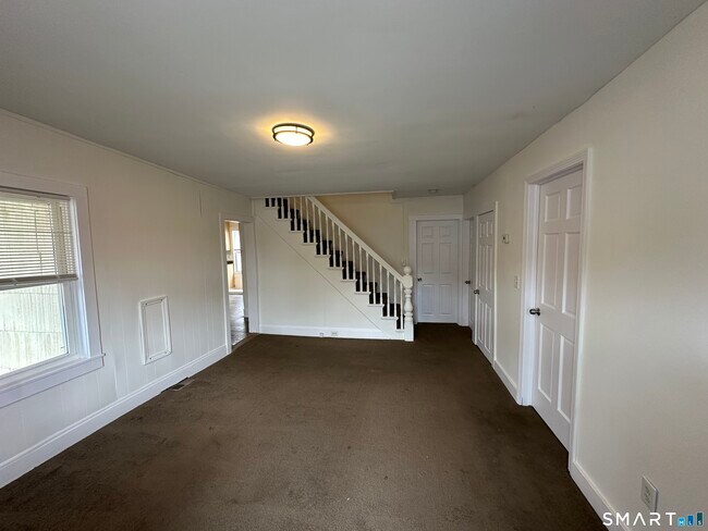 Building Photo - 162 Norwich Ave