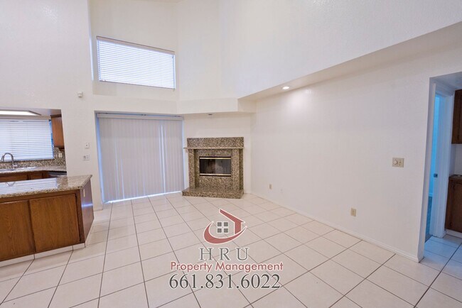 Building Photo - SW-4 bed/3 bath + pool house