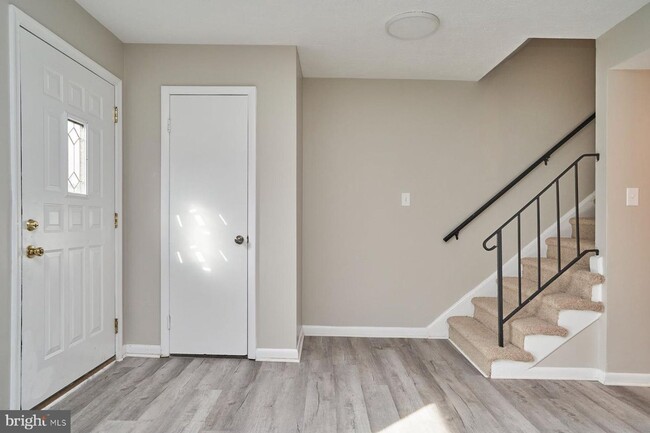 Building Photo - Charming 3-Bedroom Townhome in the Heart o...