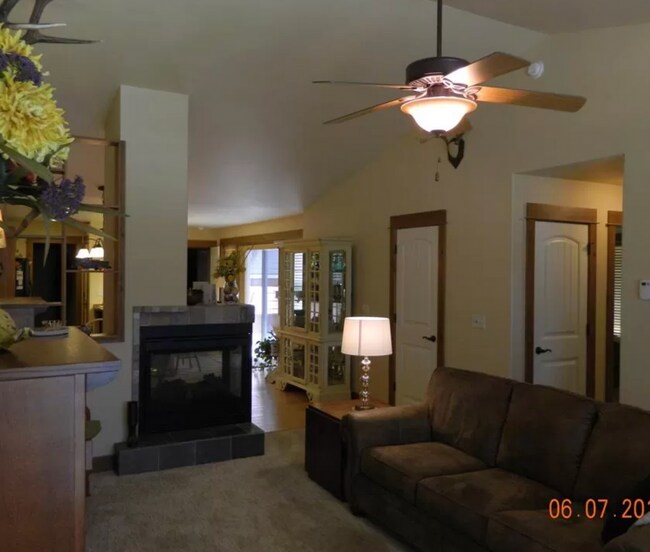 Building Photo - Beautiful 3 Bedroom Condo