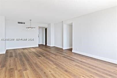 Building Photo - 2500 Parkview Dr