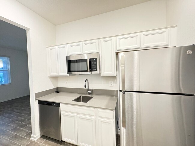 Building Photo - Rare find In-Law suite Home! Single family house with Separate entry and kitchen, laundry set!