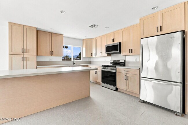Building Photo - 40235 17th St W