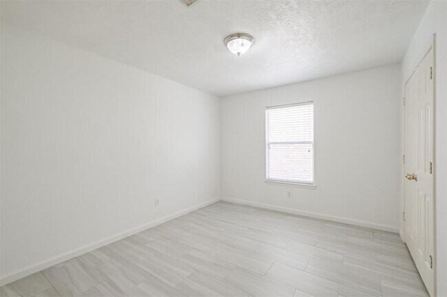 Building Photo - 24507 Cornell Park Ln
