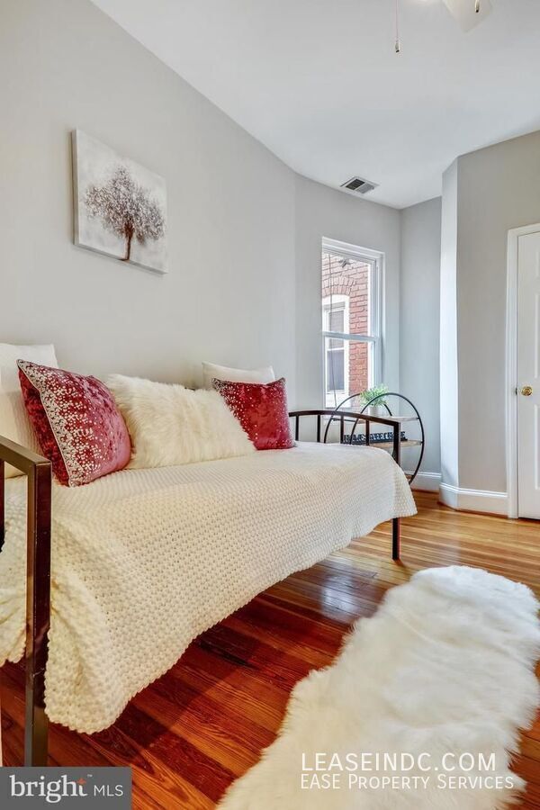 Building Photo - 766 Harvard St NW