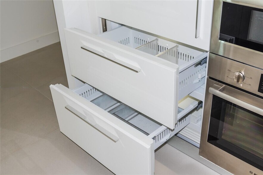 Building Photo - 300 Sunny Isles Blvd