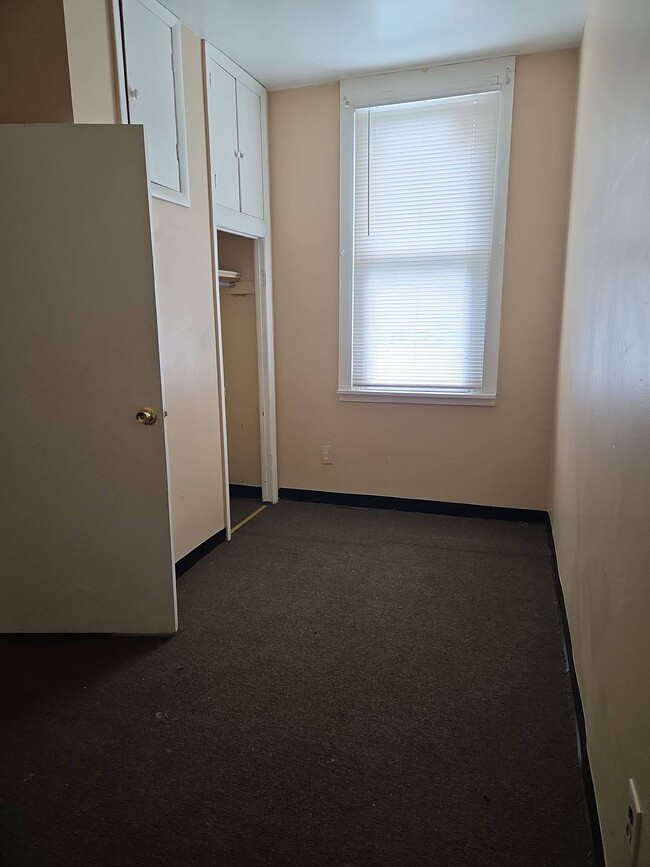 Building Photo - 2219 Winton St