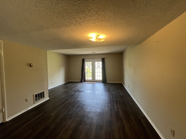 Building Photo - 901 Olmstead Dr