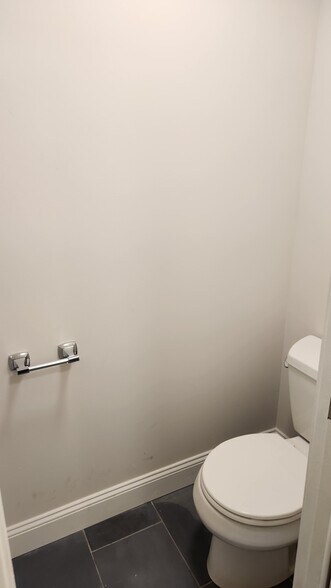 Building Photo - 324 Fairfield Ave