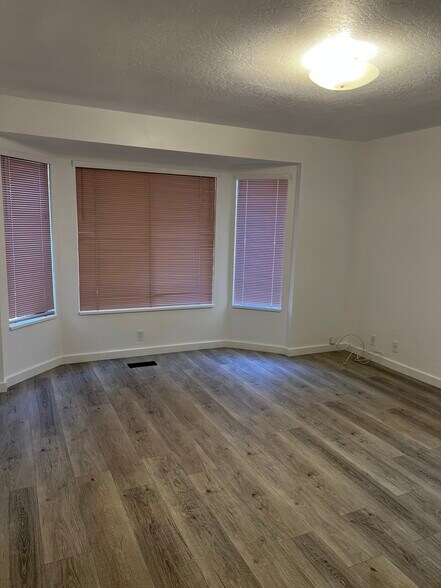 Building Photo - 7164 S Ponderosa Dr