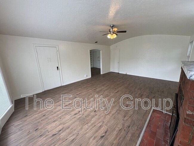 Building Photo - 309 W Noble Ave