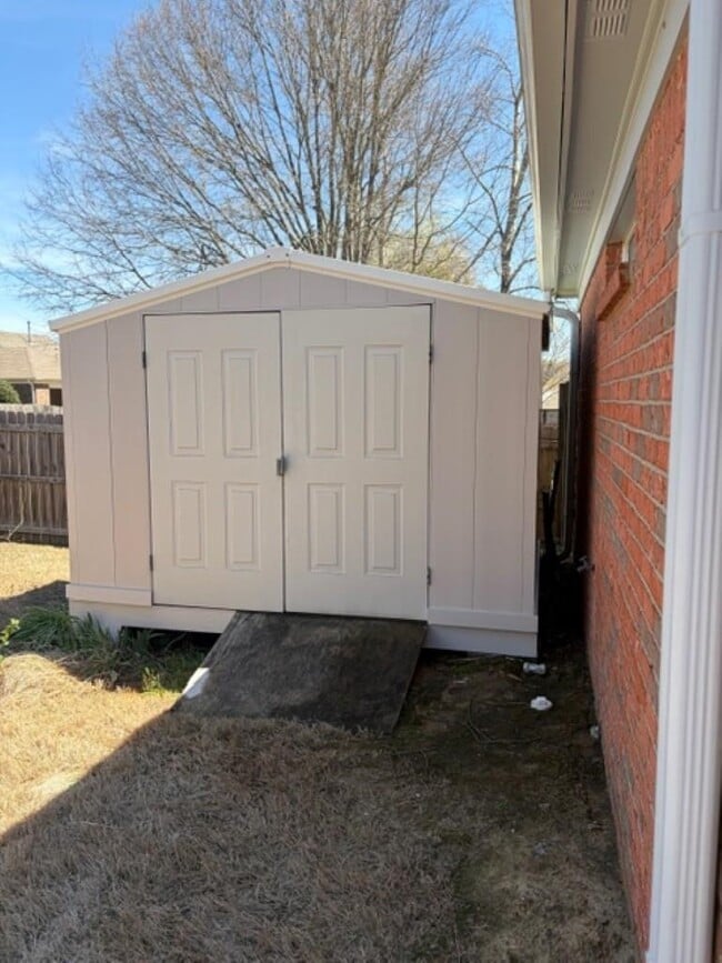 Building Photo - 1139 Breezy Valley Dr