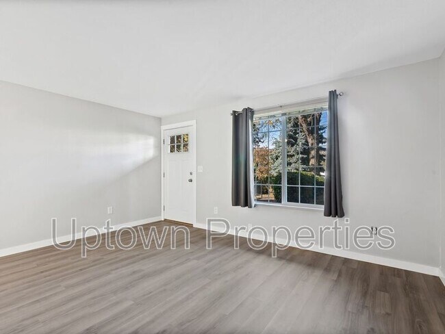 Building Photo - 6822 N Richmond Ave