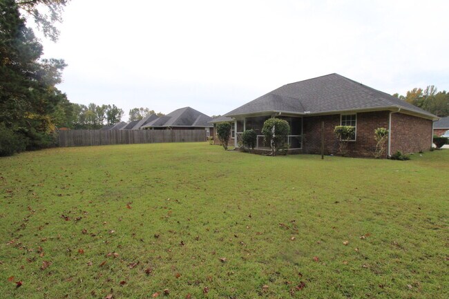 Building Photo - 2105 Hobbit Way