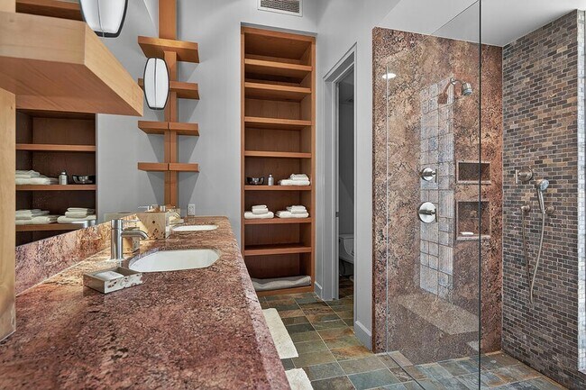 Building Photo - 9 Rockcrest