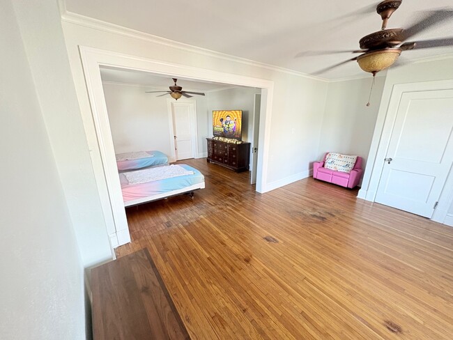 Building Photo - 447 Avondale Dr