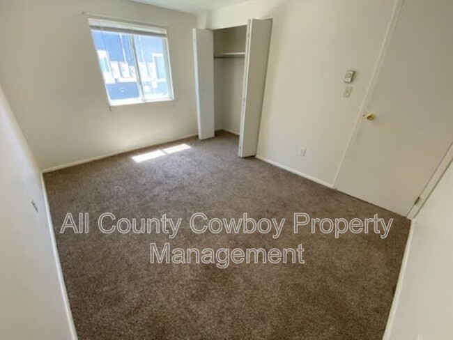 Building Photo - 527 Spring Creek Dr