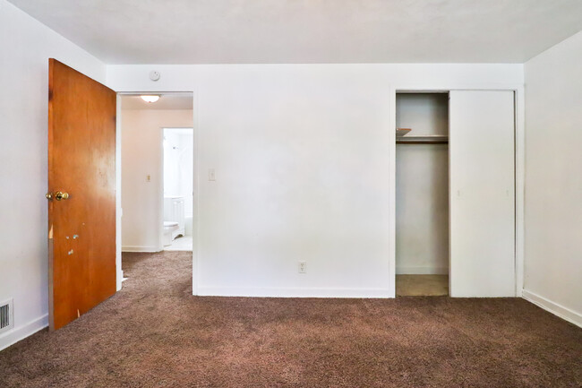 Building Photo - 925 N Prairie Ave