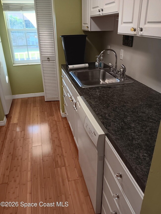 Building Photo - 1047 Small Ct