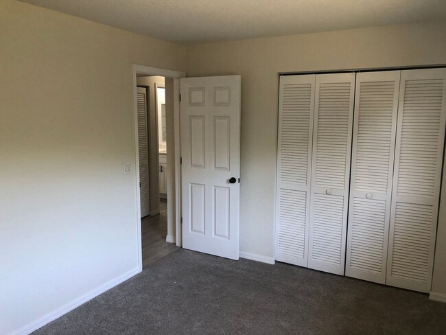 Building Photo - Spacious & Stylish 4-Bedroom Home – Prime ...