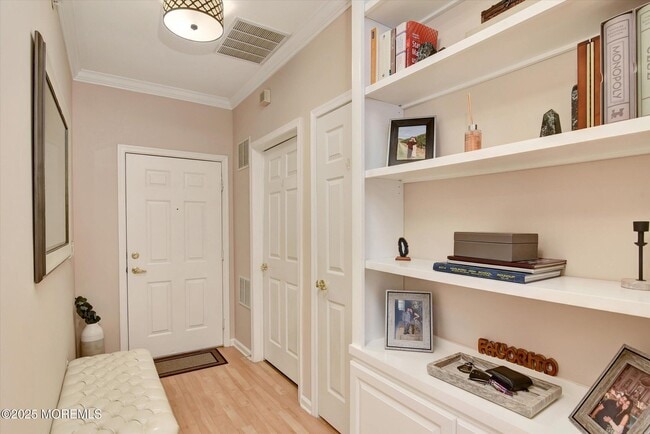 Building Photo - 594 St Andrews Pl