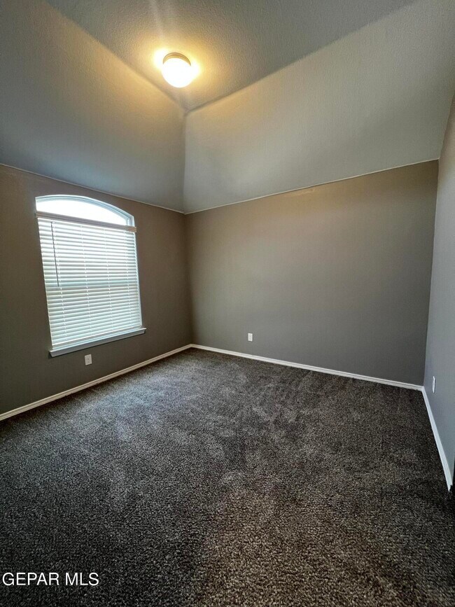 Building Photo - 924 Coyote Melon Dr