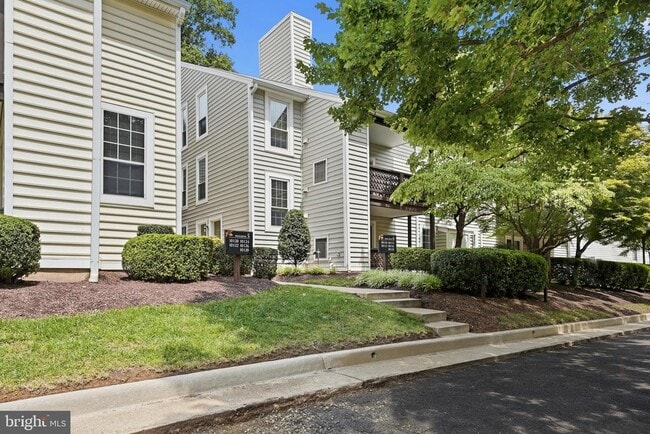 Building Photo - 10118 Oakton Terrace Rd