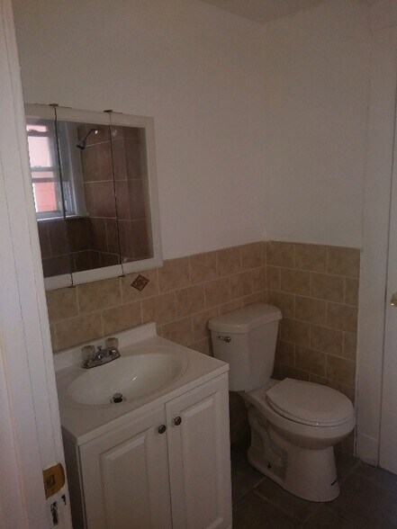 Building Photo - 39 Hurlburt St