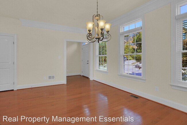 Building Photo - 4 br, 3.5 bath House - 8642 Westford Road