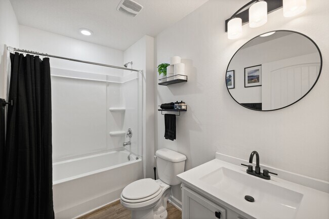 Building Photo - 1016 Limpkin St