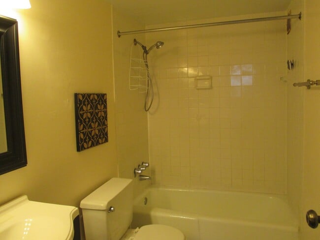 Building Photo - One Bedroom at Place One Condo in Alexandria