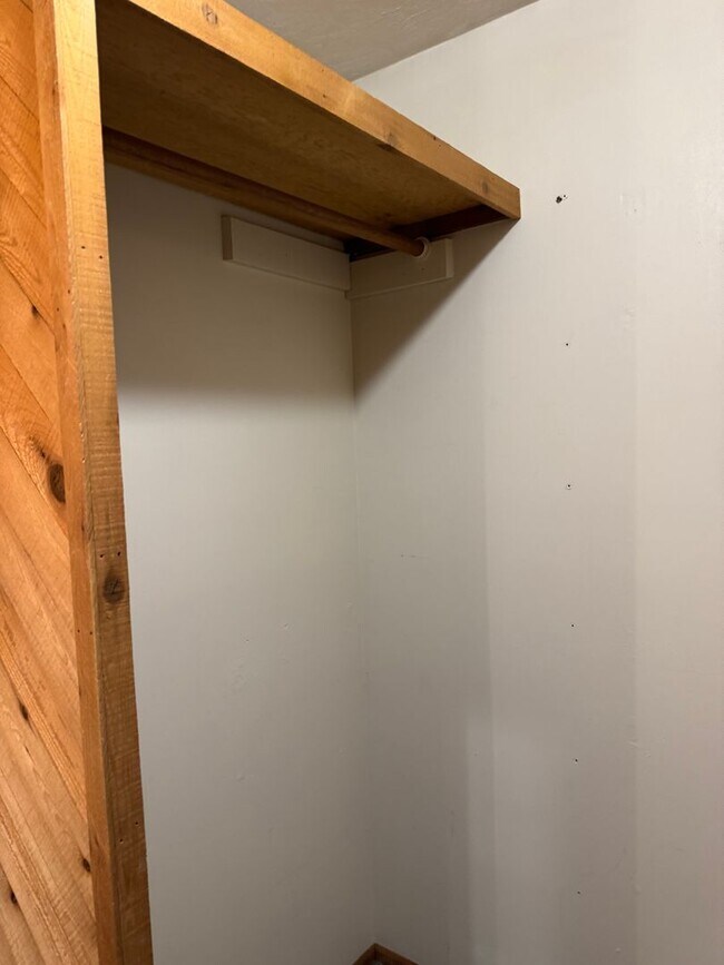 Building Photo - Spacious secluded house in Thurston Hills!