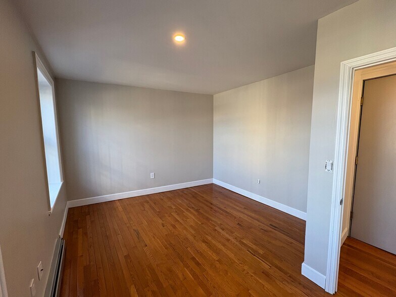 Building Photo - 87 Columbia St