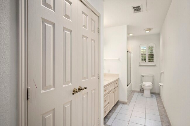 Building Photo - 14151 Buckingham Ln