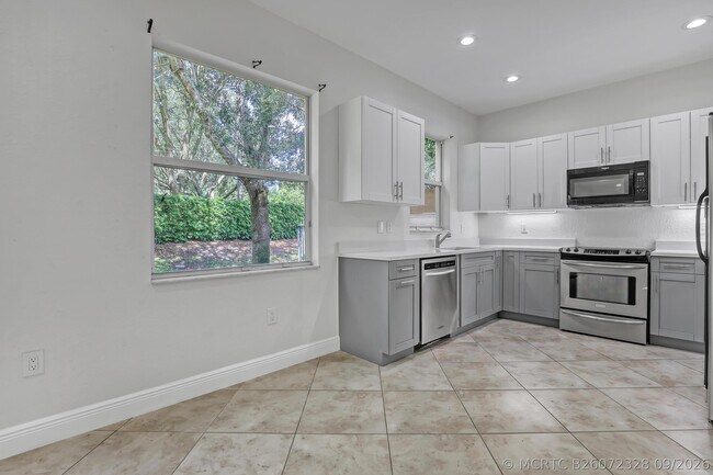 Building Photo - 10585 Cocobolo Way